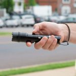 sabre-2-in-1-stun-gun-s-1000sf-fakos-thiki-black