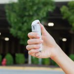 pepper-spray-sabre-f15-lgoc-02-stream-54oz-16ml-light-gray (3)