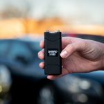 sabre-2-in-1-stun-gun-g-s-1007-fakos-120lumens-black (4)