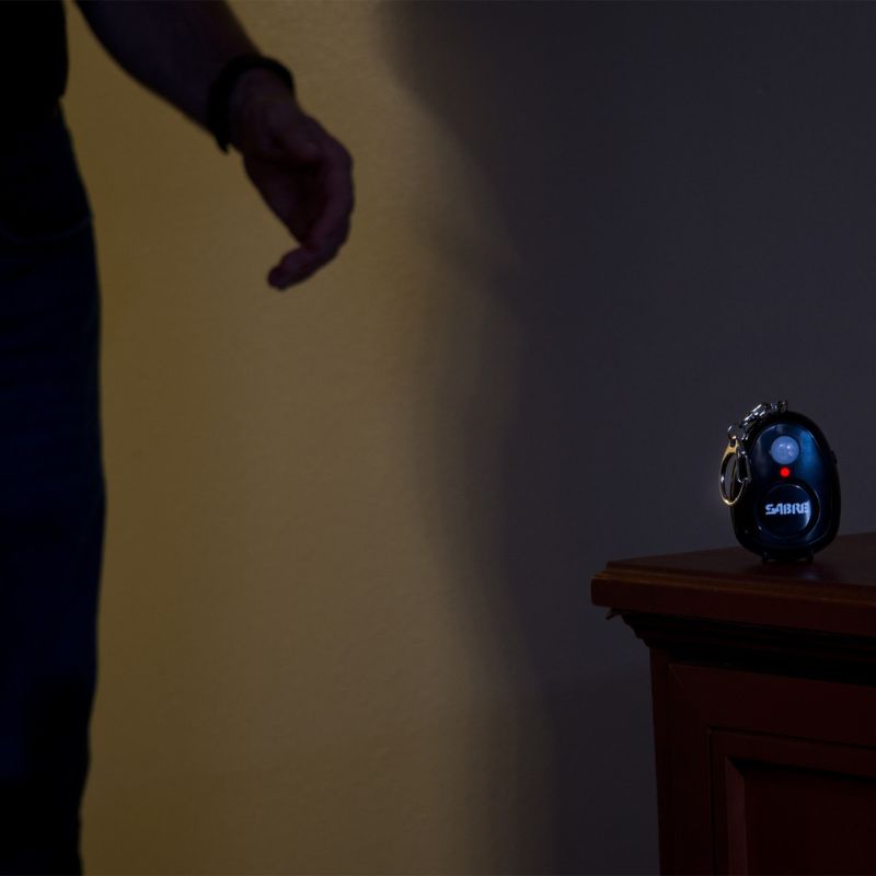2-in-1-sabre-personal-alarm-pa-mdm-bk-me-anixneuth-kinhshs-krikos