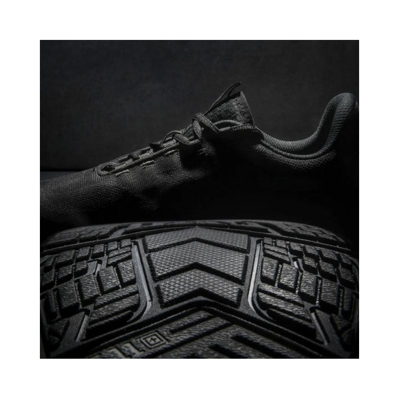 papoutsia-pr-r-inure-runner-triple-black-12488-007-12.jpg